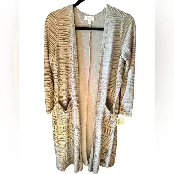 Lularoe small lightweight grey “ Ruffled” Sarah duster cardigan. NWT. Pleated - Picture 3 of 9